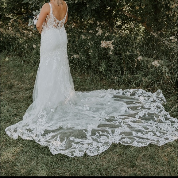 Size 14 Elysee Francoise Wedding Gown - Picture 3 of 10